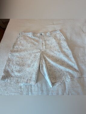 Men's PGA Tour Patterned White/ Gray Polyester Shorts